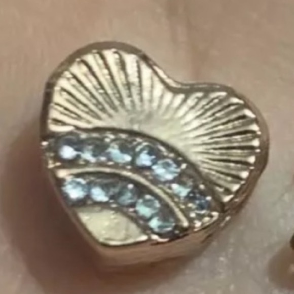 UNIQUE GOLD HEART CHARM WILL FIT ANY PANDORA BRACELET - Picture 2 of 2